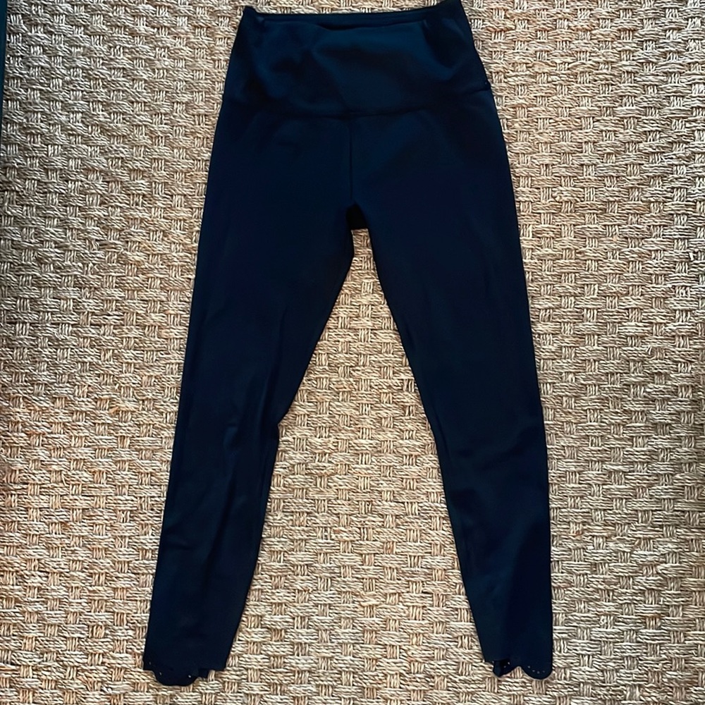 Beyond Yoga Scalloped Leggings - size M